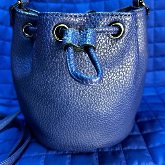 Danielle Nicole Blue Pebble Vegan PU Lthr Mini Drawstring Bucket Crossbody Bag - Picture 3 of 13
